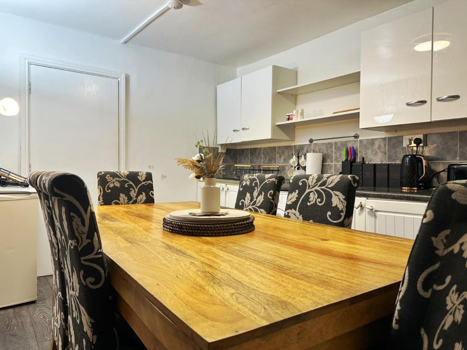 Specious - Pet Friendly Liverpool